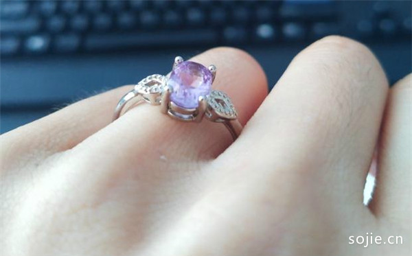 幸福嫁到紫水晶戒指怎么样 幸福嫁到紫水晶戒指好看吗