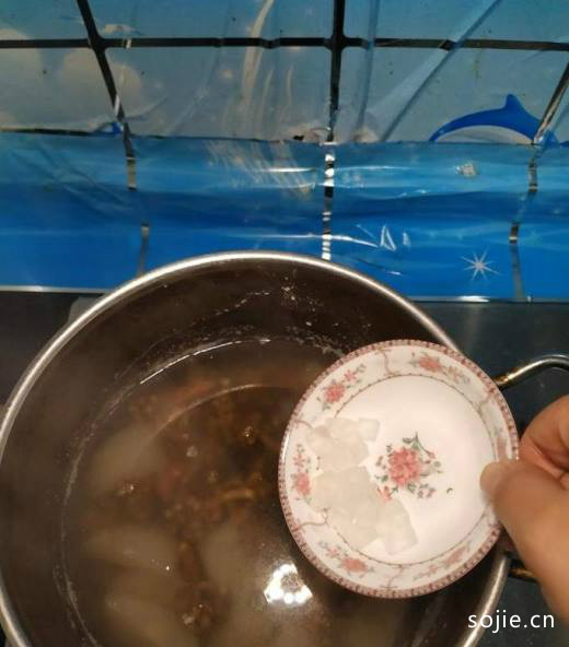 怎样做止咳的川贝枇杷花雪梨汤？