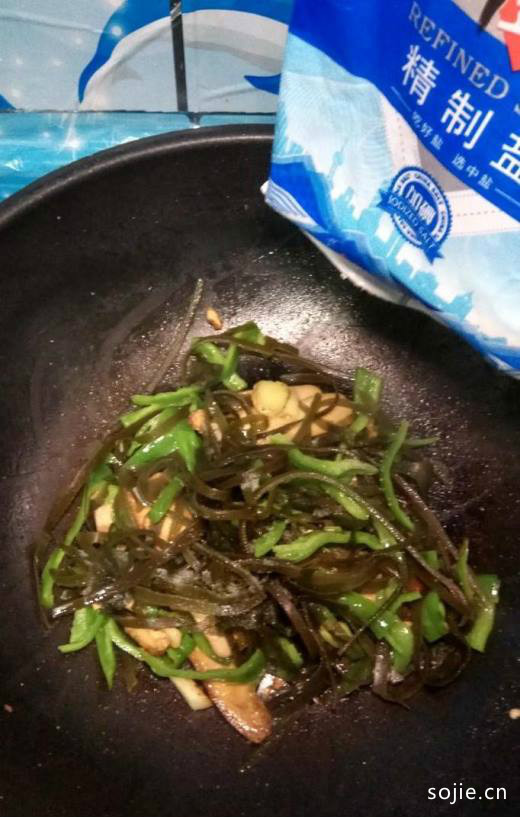 怎样做美味的青椒海带炒豆干？
