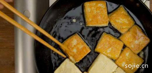 臭豆腐肥肠煲怎么做？