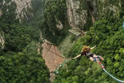 中国十大蹦极圣地排行榜：澳门塔蹦极高达338米超刺激