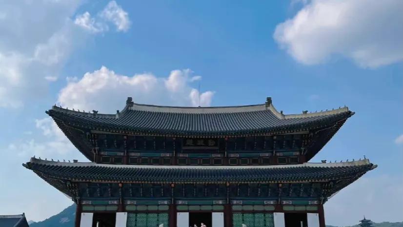 这里是韩国的“故宫”，面积不大，很多人都说比中国的故宫差远了