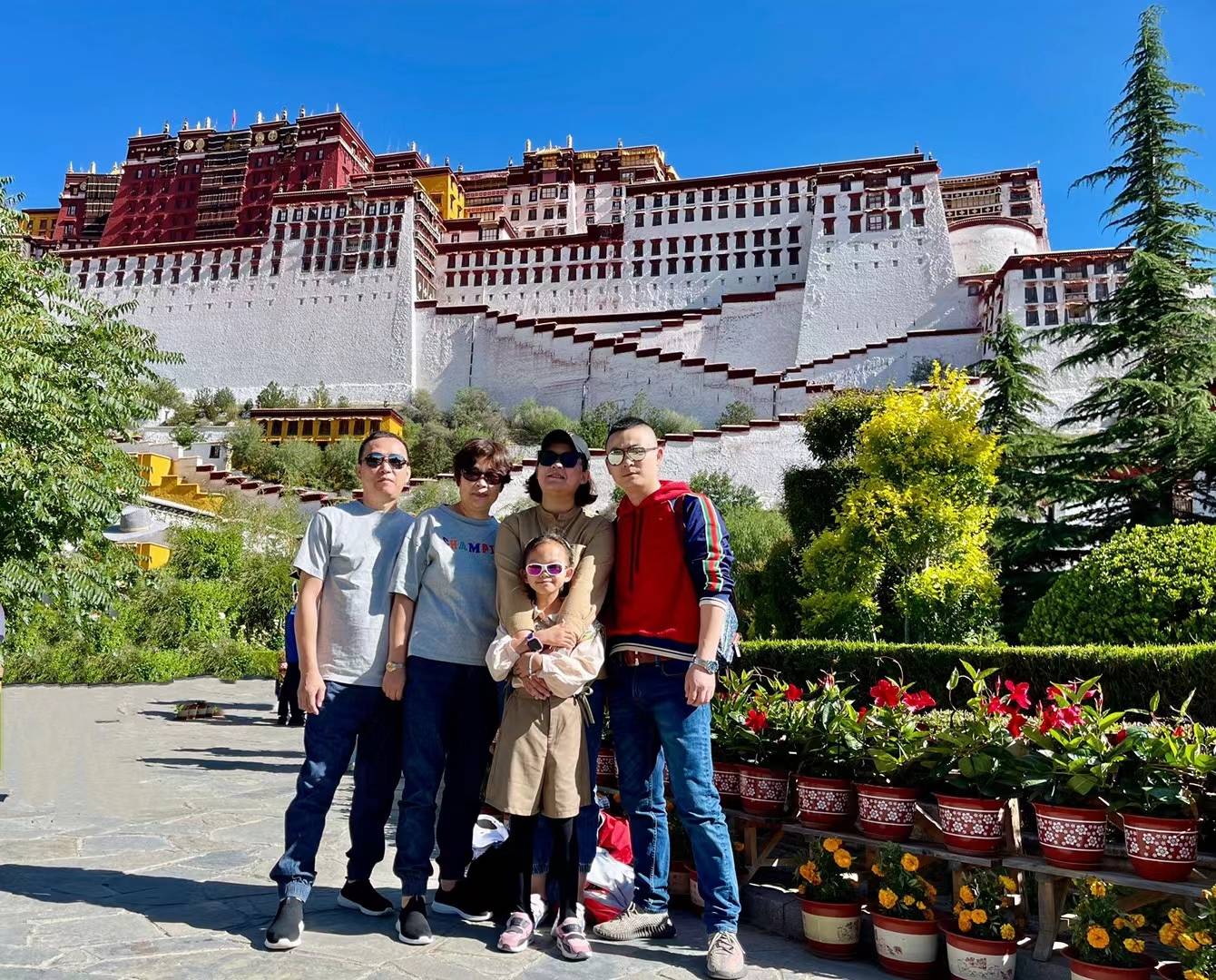 西藏适合中老年人去旅行吗？带父母去西藏旅游需要多少钱?有靠谱的旅行团介绍吗？不该存在的秘密是什么？